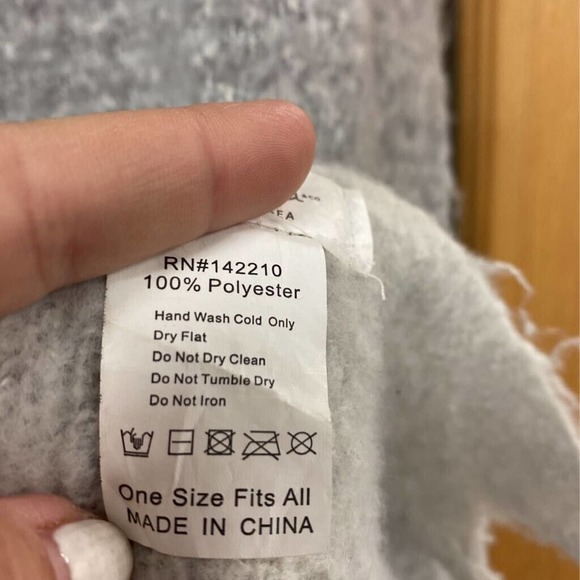 Grey Ombre Scarf-Blanket - Picture 6 of 7